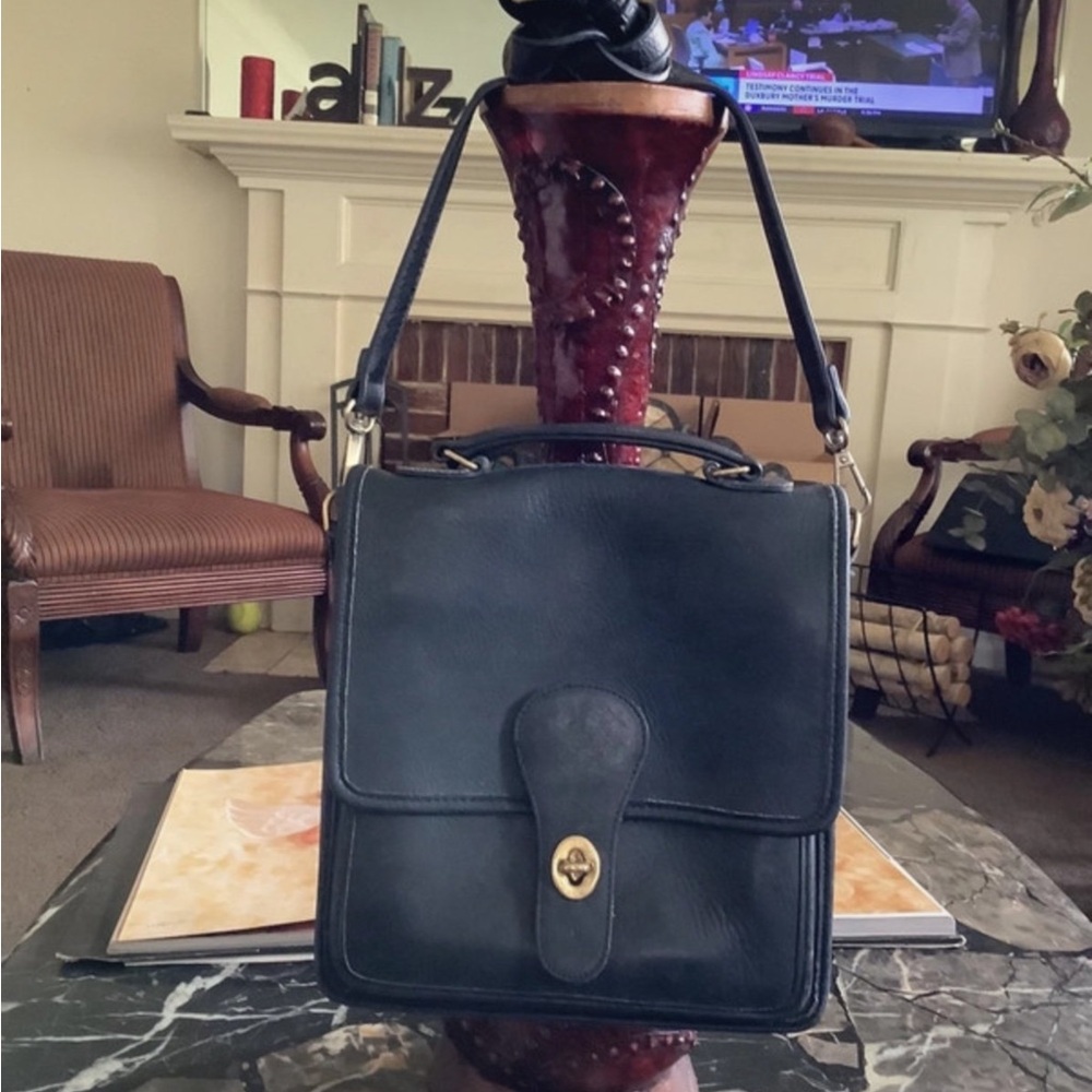 Authentic vintage coach station black cowhide leather crossbody shoulder bag